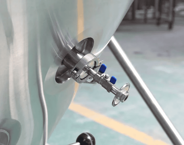 Sanitary carbonation stone on cylindrical conical tank